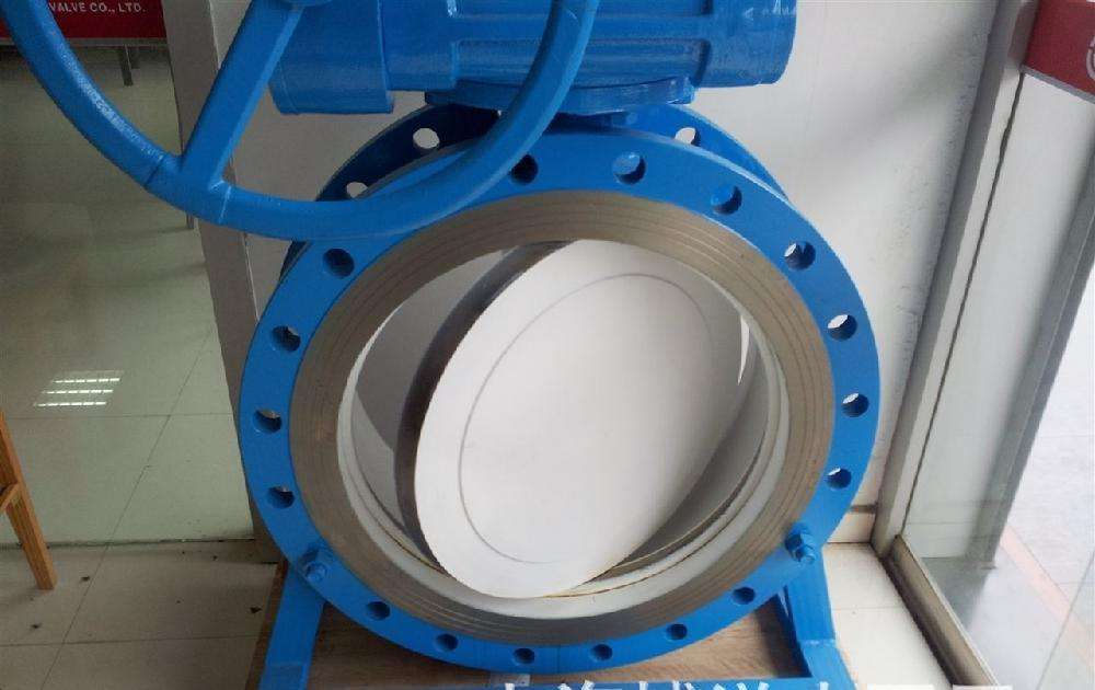 ���������y